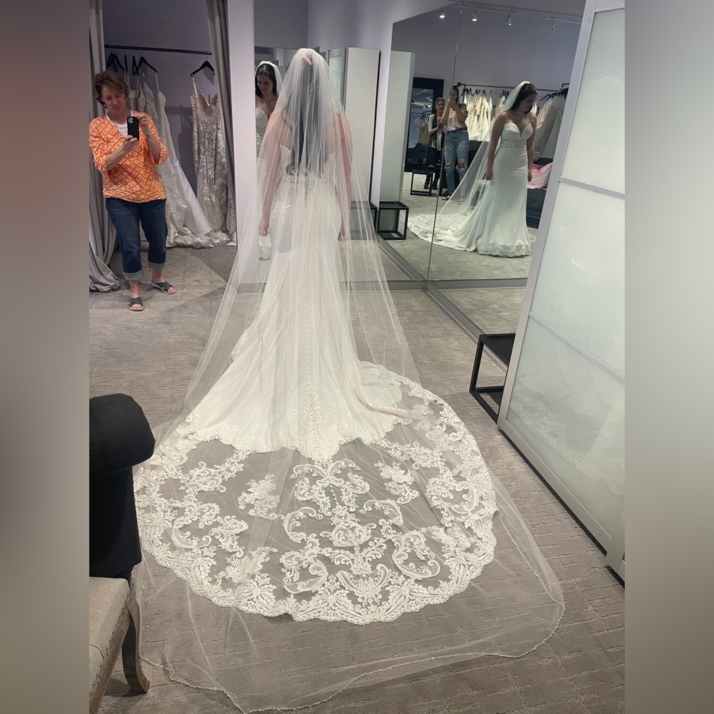 WEDDING DRESS ON A BUDGET